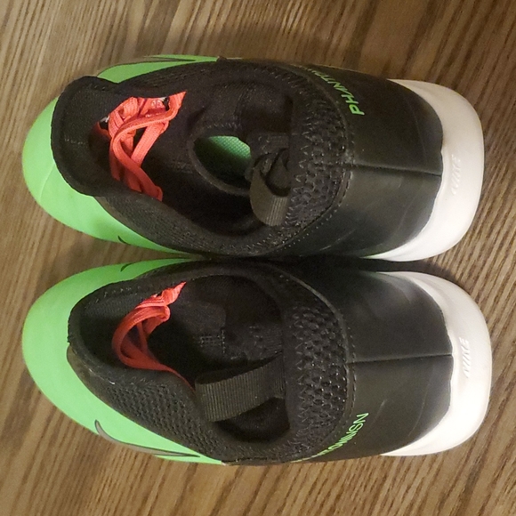 Boys Nike Sneakers - Picture 3 of 5